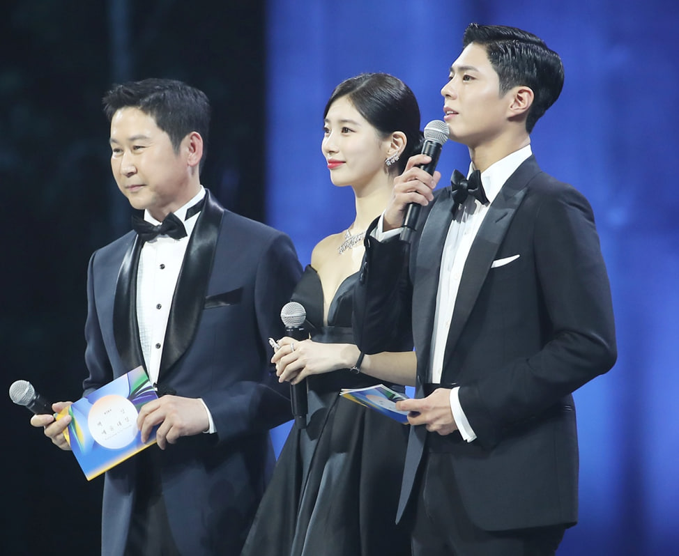 Пак Бо Ґом, Сюзі та Шін Дон Йоп - ведучі Baeksang Arts Awards